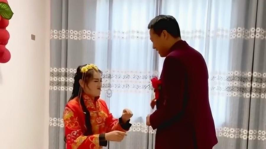 杨澜穿柠檬黄礼裙现身,你感觉她的时尚感如何?-汇集全球最新信息的红迪网平台